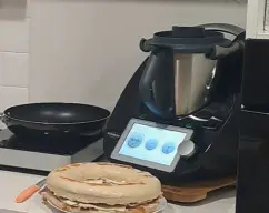 Step <p>ya tendríamos nuestra rosca serrana hecha.</p><p>se podría hacer de otros rellenos...por ejemplo....</p><p>*pimientos y pechuga</p><p>*sobrasada, cebolla y miel</p><p>*queso crema y salmón</p> illustration