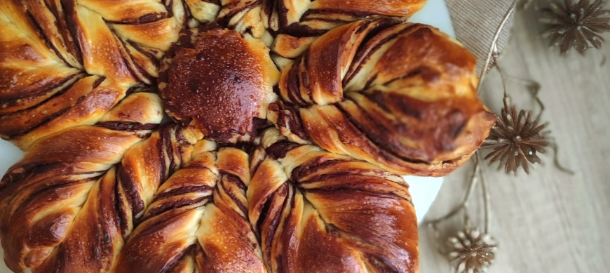 ESTRELLA RELLENA DE CREMA DE CACAO Y AVELLANAS