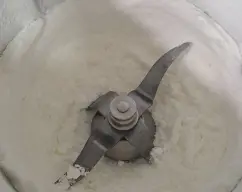 Step <p>ENCENDEMOS EL HORNO A 250 GRADOS</p><p>PONEMOS EL AZÚCAR Y LA PIEL DEL LIMÓN Y PULVERIZAMOS UNOS 10 SEG A VELOCIDAD 10, BAJAMOS EL AZÚCAR GLASS QUE HEMOS HECHO HACIA ABAJO CON LA ESPÁTULA. </p> illustration