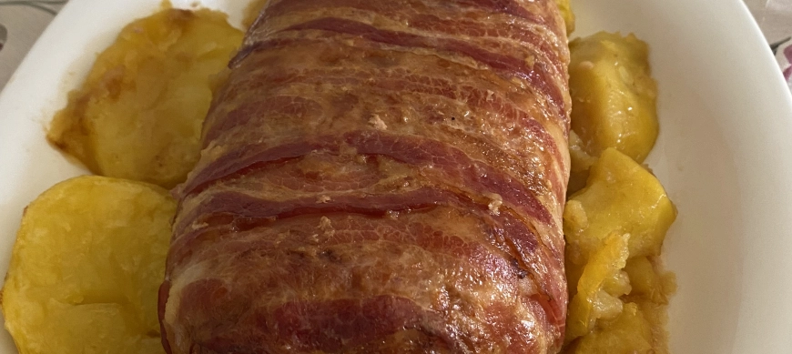 ROLLO DE CARNE RELLENO CON SALSA DE CHAMPIÑONES