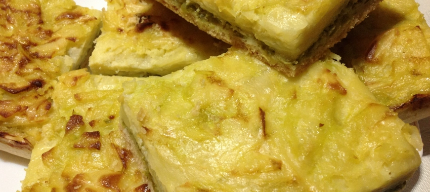 COCA DE PIMIENTOS VERDES Y PATATAS