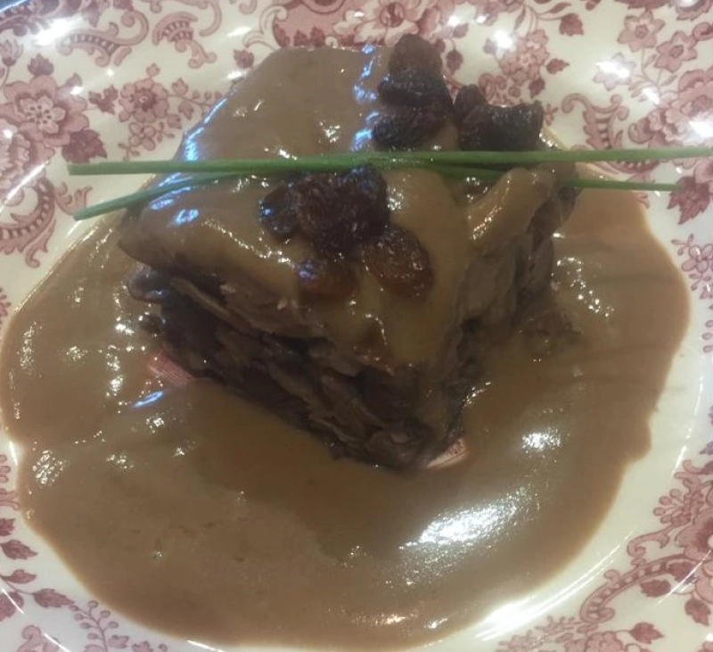 Estofado de carrilleras de cerdo ibérico con pasas