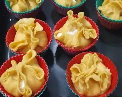 Step <p>Cerramos las cestitas juntando los bordes de la masa y horneamos 12 min/180ºC o hasta que se vean doraditas</p> illustration