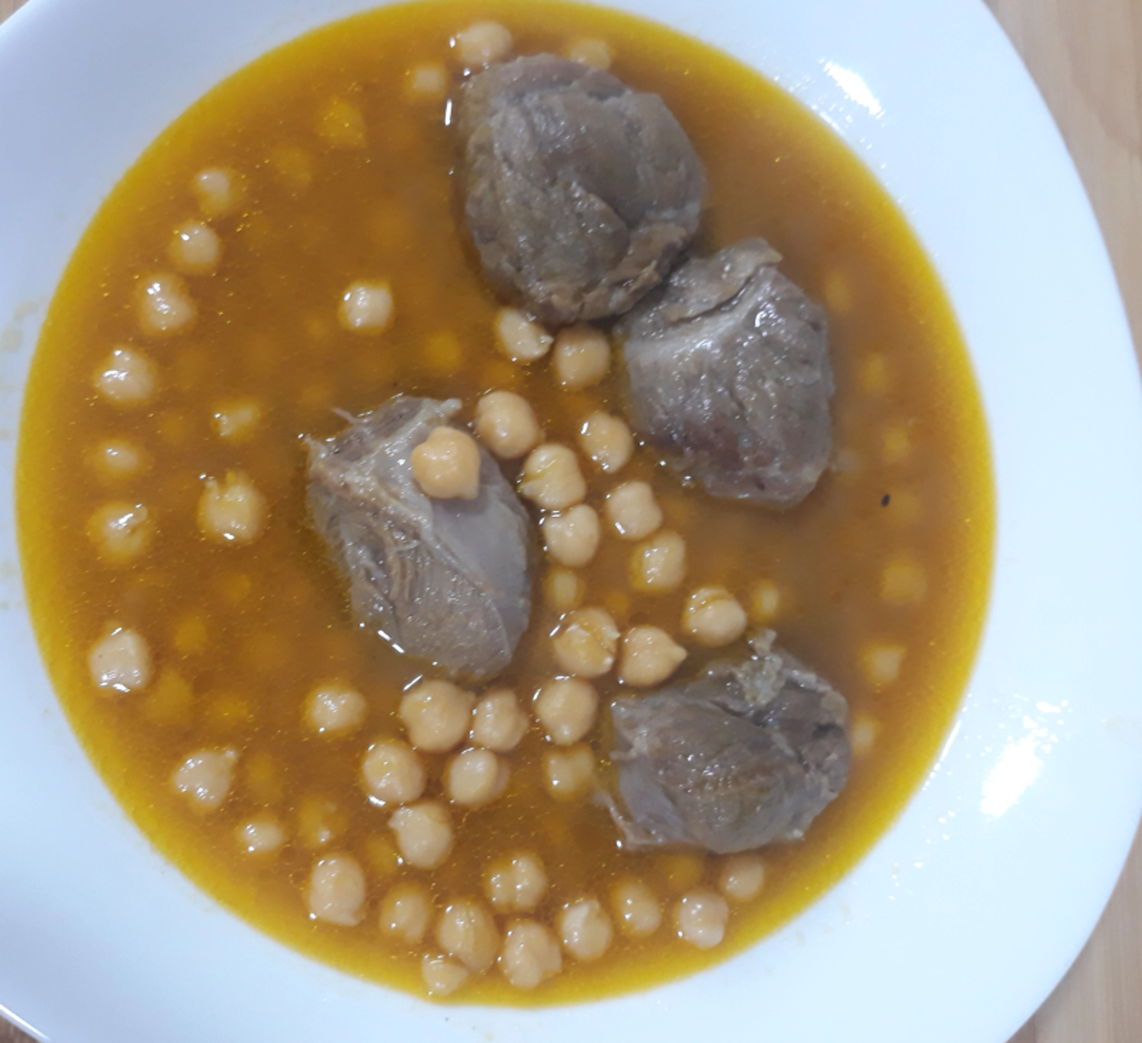 GARBANZOS CON CARRILLERAS (COCCION LENTA)