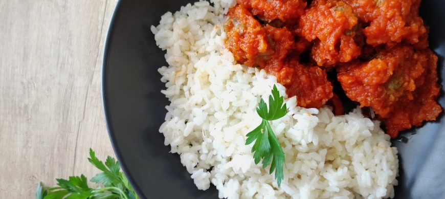 ALBÓNDIGAS CON TOMATE