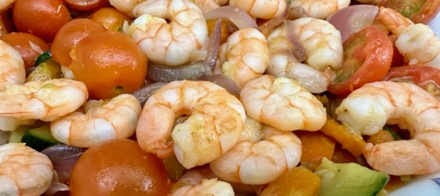 Recetas contra el calor: Wok de langostinos, verduras y tomates cherry