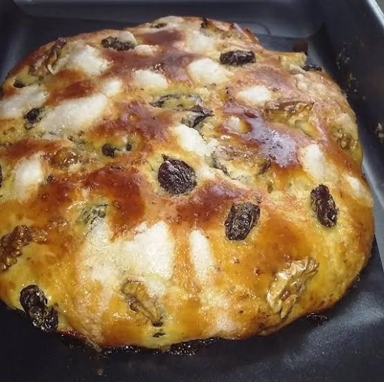 Pan quemao, monas, pasa y nueces