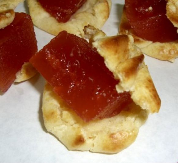 Profiteroles o lionesas de queso con membrillo con Thermomix®