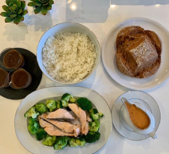 Menú: Salmón con arroz basmati y salsa de eneldo y de postre natillas de chocolate (Thermomix® Friend)