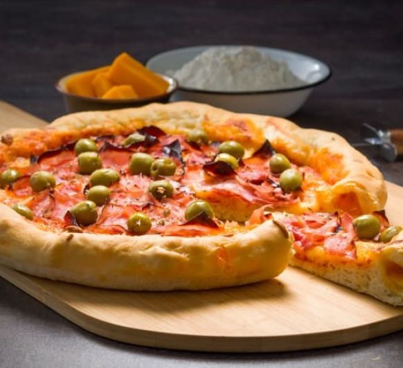 PIZZA CON BORDE RELLENO DE QUESO TM31, TM5, TM6
