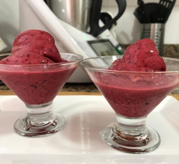 HELADO DE CEREZA Y YOGURT