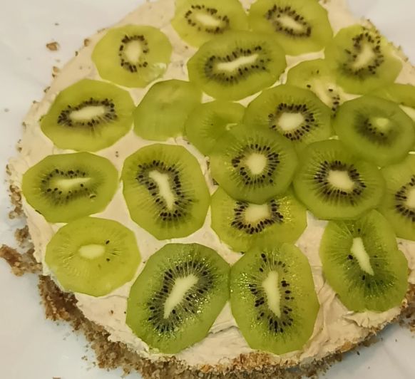 Quieres aprender hacer una Cheesecake de Kiwi , Fácil y rápida? Pues pincha en el enlace y disfrutaras de un Video estupendo donde te explico como hacerla , IVAN DUTOR.