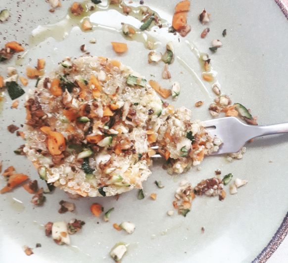 ENSALADA DE QUINOA CON CALABACÍN Y ZANAHORIA, fresca y original.