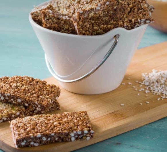 COMER ENTRE HORAS. SNAKS SALUDABLES. RECETA: BASTONES DE TRIGO SARRACENO Y CEBADA