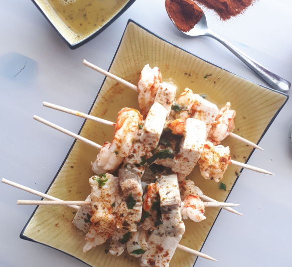 BROCHETAS DE EMPERADOR Y GAMBONES, entrante ligero y delicioso