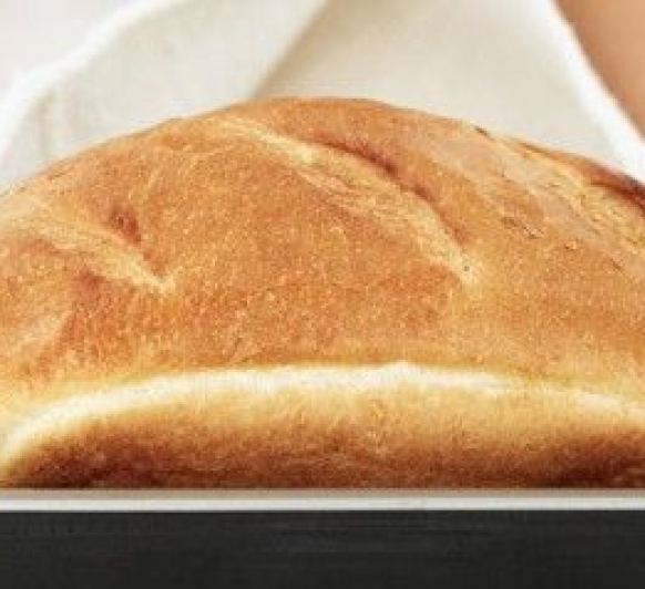 Pan en molde y panecillos
