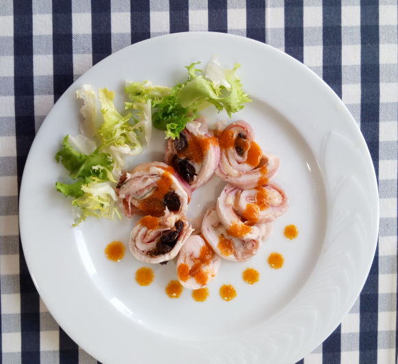 ROLLITOS DE POLLO CON SALSA AGRIDULCE.