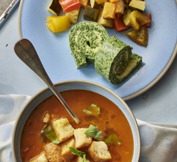 SOPA DE TOMATE Y ALBAHACA fresca y de temporada
